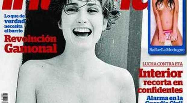 Julie Gayet, il Sun pubblica le foto in topless dell'amante di Hollande: tabloid scatenati