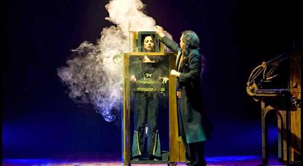 L'illusionista Alberto Giorgi al teatro Vittoria con le sue magie