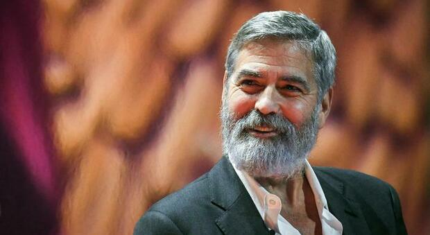 George Clooney e il regalo da un milione di dollari a 14 amici: «Perché dovevo aspettare di morire?»