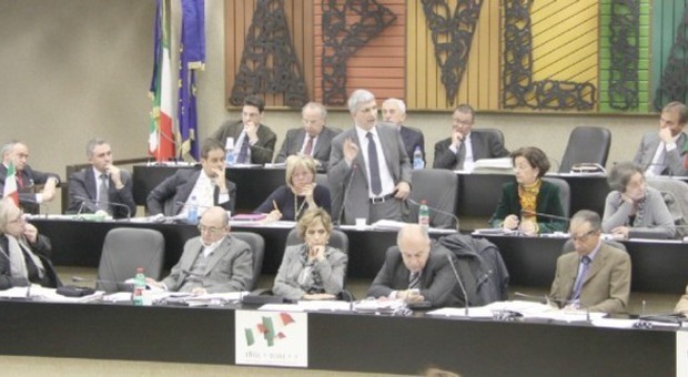 La giunta pugliese durante una seduta del Consiglio