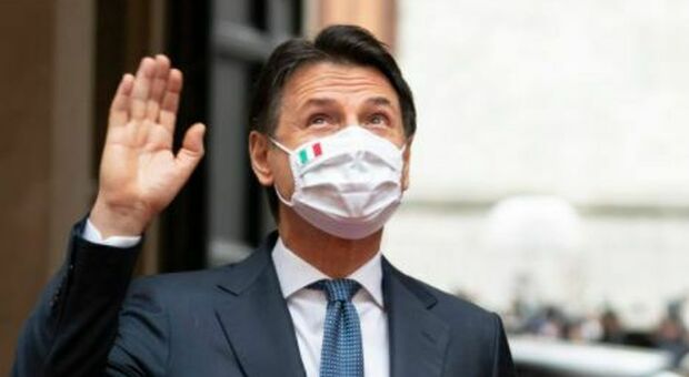 Giuseppe Conte verso la leadership M5S. Grillo lo vorrebbe a capo da solo (ma i big frenano)