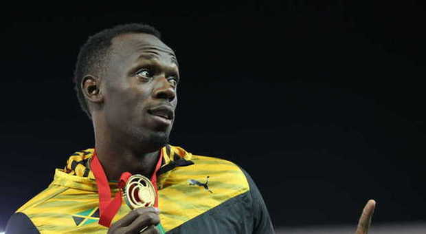 Bolt balla prima della finale Disco su pista ai Commonwealth games