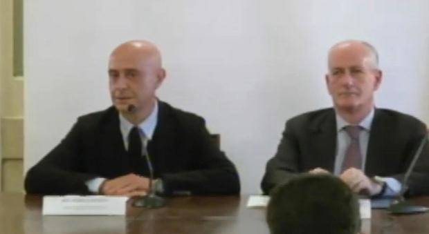 Il ministro Minniti: «In Italia ottimo sistema di sicurezza. Paese grato ai due poliziotti»