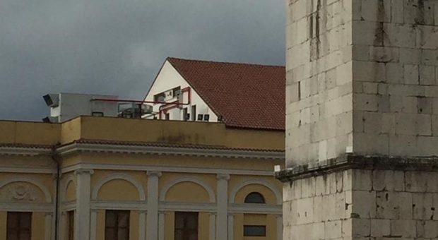 Maxi impianto termico sul tetto del Comunale: caso nell'area Unesco