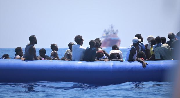 Migranti, naufragio al largo della Libia, Oim: «Almeno 40 morti, anche bambini»