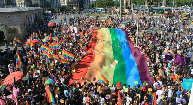 Puglia Pride a Brindisi: i messaggi di Bungaro e Flavia Pennetta. Ecco come cambierà la viabilità con la parata
