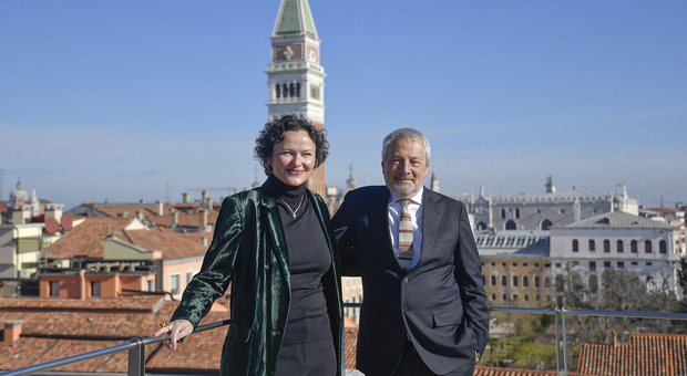 La curatrice della Biennale d'arte Cecilia Alemani e il presidente della Biennale Roberto Cicutto