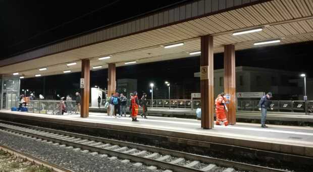 Ragazza 16enne muore sotto un treno nella stazione di Montesilvano: circolazione sospesa