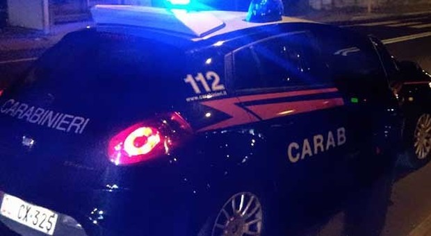 Vuole lanciarsi nel vuoto dal cavalcavia: 39enne salvato dai carabinieri
