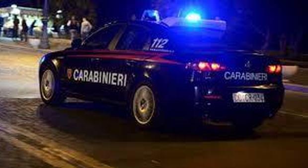 Travolge e uccide un turista e torna a dormire: i genitori lo consegnano ai carabinieri