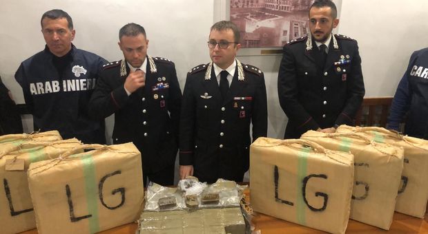 La conferenza stampa dei carabinieri dopo il sequestro