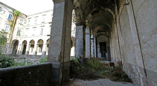 Napoli, ex Corte d'Appello nel degrado: «Facciamone un museo forense»