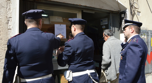 Ancona, ubriachi in strada e caos: chiusi due locali per trenta giorni