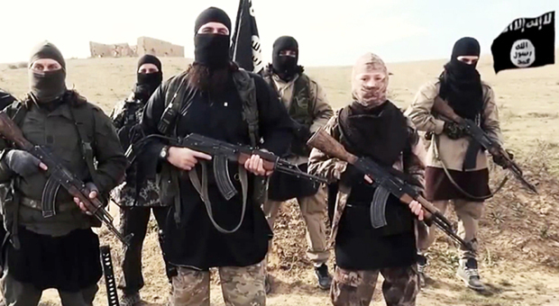 Isis, manuali di combattimento nel dark web: perquisizioni e sequestri in tutta Italia