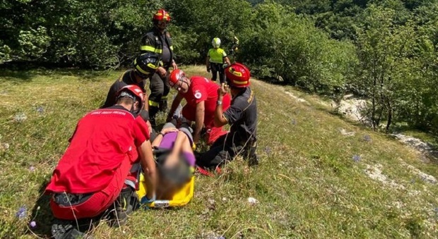 Camerino, si fa male a una caviglia sul Monte San Vicino: serve l'elicottero per raggiungere l'ospedale