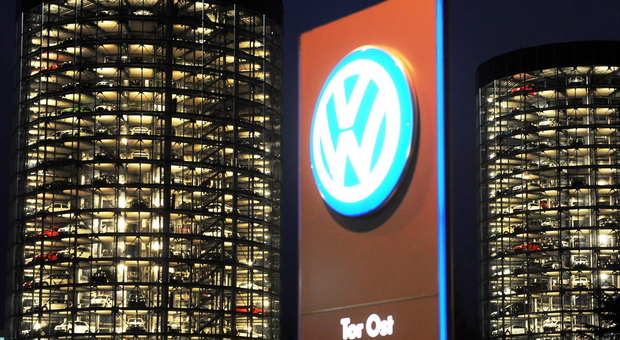 I chip scarseggiano, anche Volkswagen taglia la produzione dopo Toyota