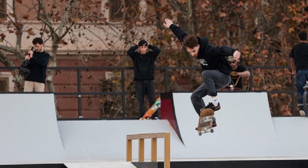 Roma, lo skate park al Colosseo sul New York Times: «Istantanea di una città moderna»