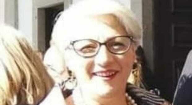 Chieti, maestra si sporge dal balcone e muore: Felicetta aveva 59 anni
