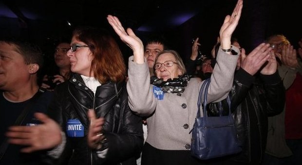 Il Partito socialista ritira i candidati in due regioni per bloccare l'avanzare delle Le Pen