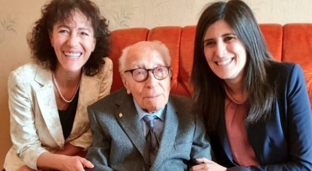 L'uomo più anziano d'Italia compie 110 anni: festa a Torino con il sindaco Appendino