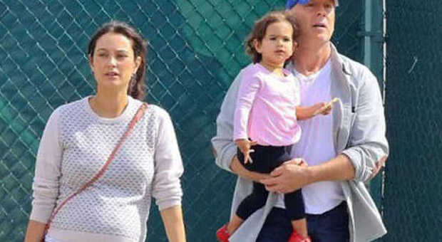 Bruce Willis, quinta figlia a 60 anni: "La mia esperienza da papà"