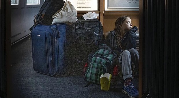 Greta Thunberg fa arrabbiare le ferrovie tedesche: lei seduta in corridoio, ma aveva il posto riservato in prima classe