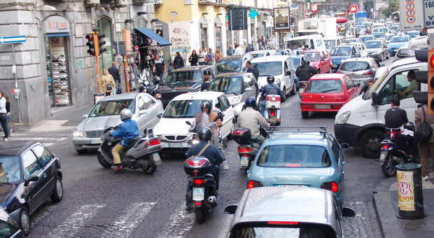 Stop auto a Napoli, il divieto di circolazione delle auto diesel sarà sospeso nel weekend