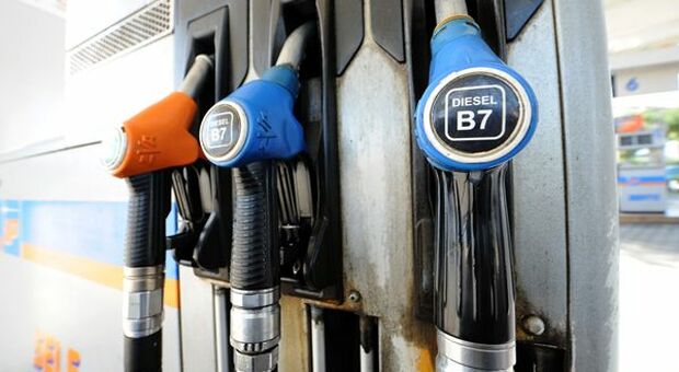 Benzina, Codacons: tornano rialzi alla pompa, gasolio costa il 20,6% in più rispetto allo scorso anno