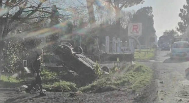 Incidente sulla Monti Lepini, auto si ribalta nel fosso: due feriti in ospedale