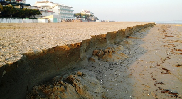 L'erosione della spiaggia di Lignano nel 2015
