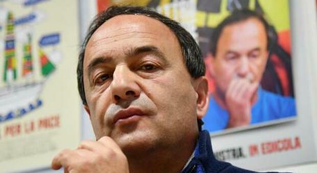 Mimmo Lucano, l'ex sindaco di Riace condannato a 13 anni e 2 mesi di carcere: «Ha lucrato sui migranti»