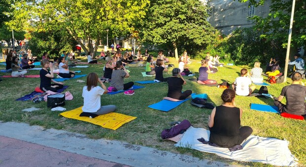 Yoga, elasticità ed equilibrio: con l'estate amplificati i benefici come quello di tonificare la muscolatura