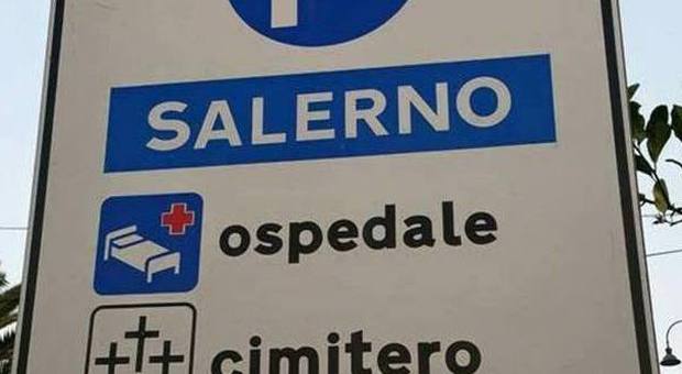 L'ironia del web: «A Salerno meglio andare a sinistra»
