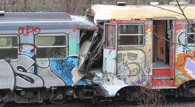 Lo scontro tra treni nel catanzarese (Foto Ansa)
