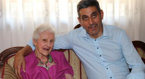 Nonna Elena operata a 104 anni, torna a camminare