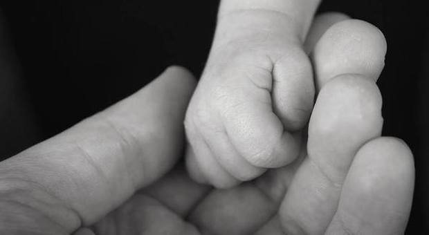 Ragazza di 20 anni muore dopo l'aborto: rissa tra parenti in ospedale a Napoli