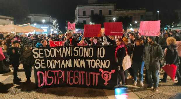 No alla violenza contro le donne: le manifestazioni in Puglia
