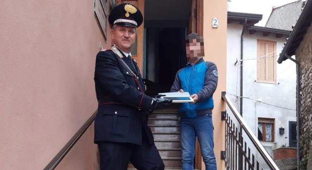I carabinieri hanno consegnato il tablet a due giovani studenti di Colleferro