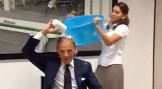 L'Ice Bucket Challenge di Gianni Lettieri: «Sostenere concretamente la ricerca»