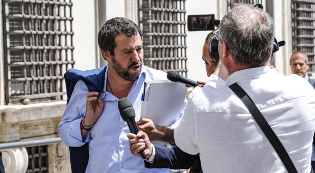 Salvini, migranti: «Oggi vertice con Conte per proposta italiana su respingimenti»