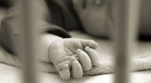 Tragedia a Lecco, una bimba di 9 mesi trovata morta nella culla dai genitori