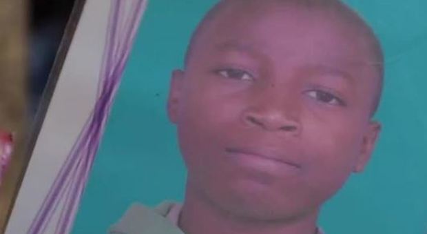 Costa d'Avorio: torna a casa la salma di Laurent, il quattordicenne morto nel carrello di un aereo a Parigi