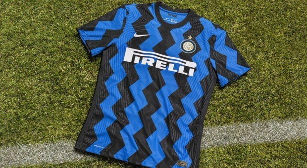 Inter, la nuova maglia è a zig-zag. E i tifosi si scatenano sui social