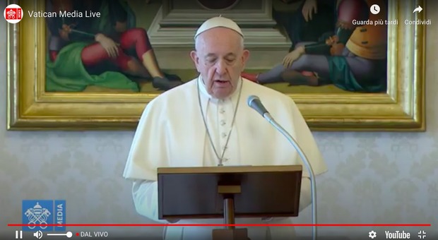 Papa Francesco lancia l'allarme sulle violenze alle donne durante la quarantena: «Peso troppo grande»