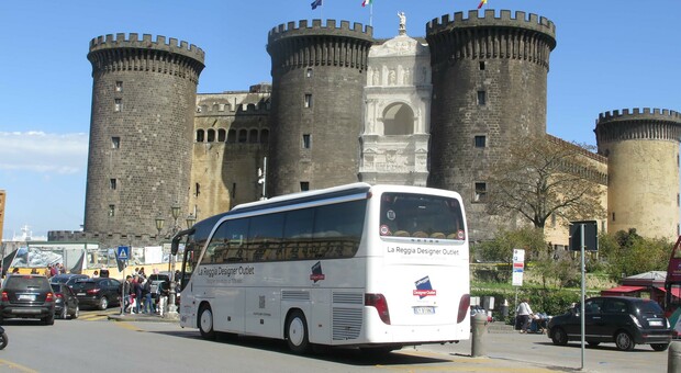 Napoli, è boom di gite scolastiche: tornano i bus turistici ma manca il personale