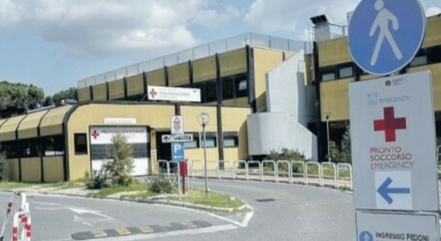 L'ospedale Grassi di Ostia, dove si è consumata l'aggressione al personale sanitario