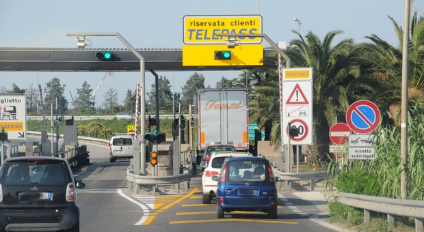 Barriere di sicurezza sull'A14, stasera chiusa la stazione di San Benedetto