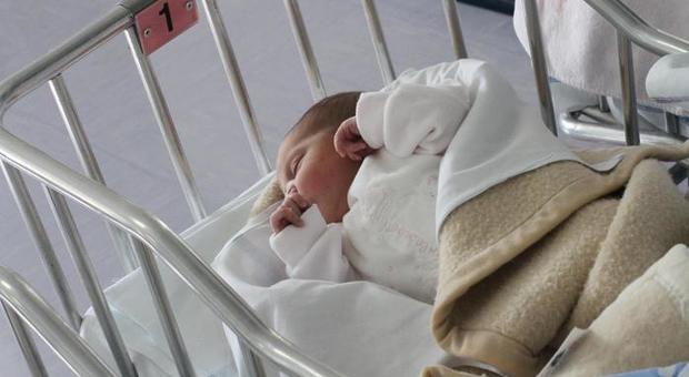 Bimba di 6 mesi morta in culla in un "baby parking" del Cesenate: aperta inchiesta