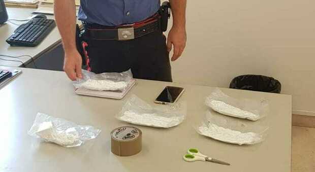 Mezzo chilo di cocaina in casa: arrestato camionista