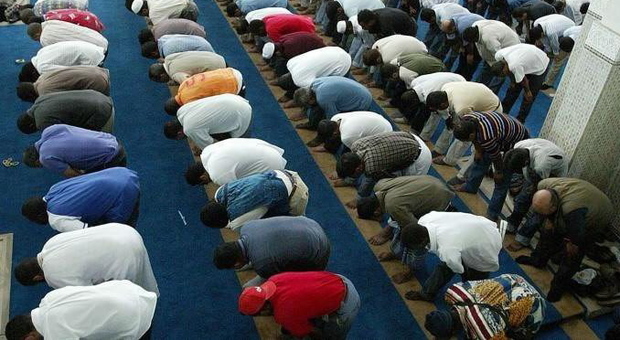 La commissione approva la legge "anti-moschee": nuovi vincoli